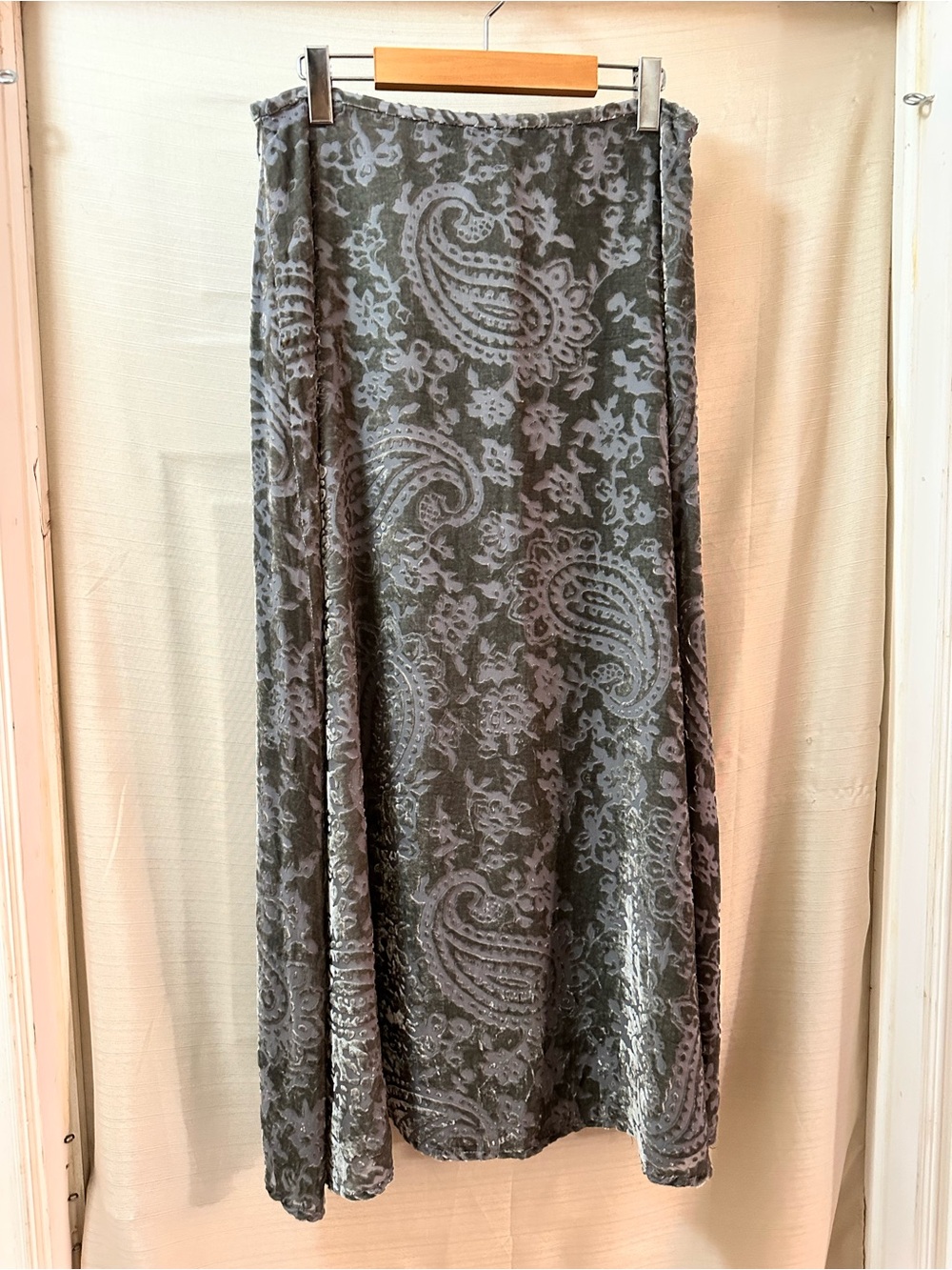 Jones & Co Grey Velvet Burnout Paisley Maxi Skirt Size 12 Lined Zip